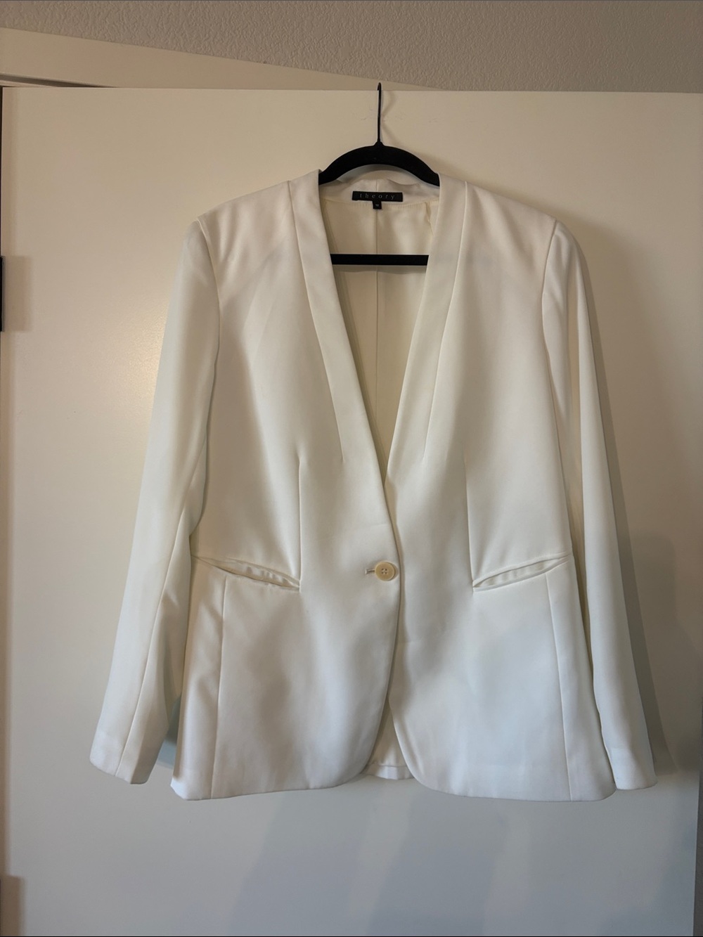 Theory Cream-White Single-Button Blazer